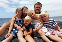 Jens Haase mit seiner Familie, seit 2006 Inhaber der Metzgerei Haase, Frankfurt-Bonames Abbildung von Jens Haase mit Familie, seit 2006 Inhaber der Metzgerei Haase, Frankfurt-Bonames