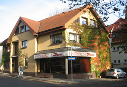 Die Metzgerei Haase, Frankfurt-Bonames, nach dem Umbau von 1986 Abbildung der Metzgerei Haase, Frankfurt, nach dem Umbau von 1986