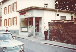 Die Metzgerei Haase, Frankfurt-Bonames, aufgenommen ca. um 1970 Abbildung der Metzgerei Haase, Frankfurt, Aufnahmedatum ca. um 1970